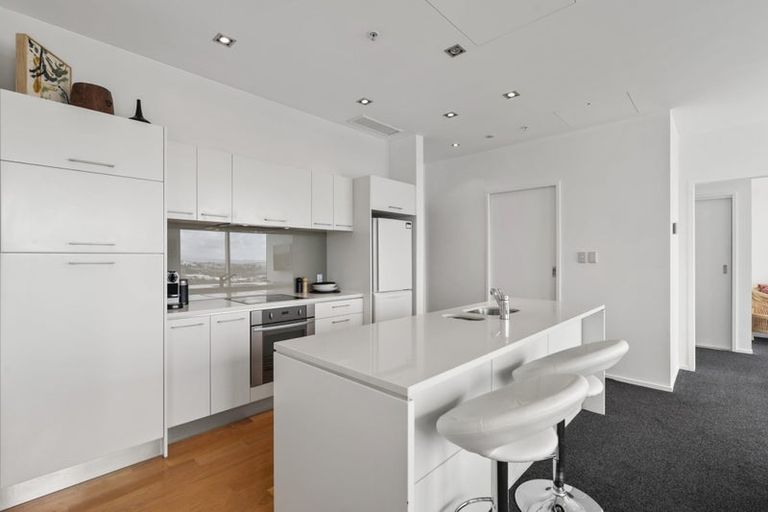 Photo of property in Sentinel Apartments, 905/3 Northcroft Street, Takapuna, Auckland, 0622