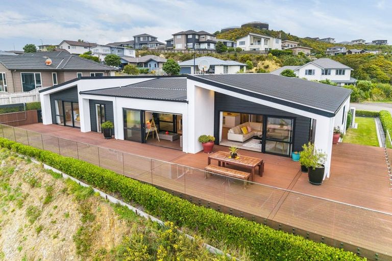 Photo of property in 14 Wangapeka Way, Aotea, Porirua, 5024