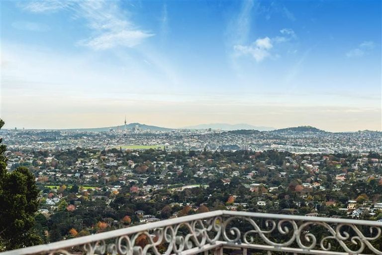 Photo of property in 35 Tawini Road, Titirangi, Auckland, 0604