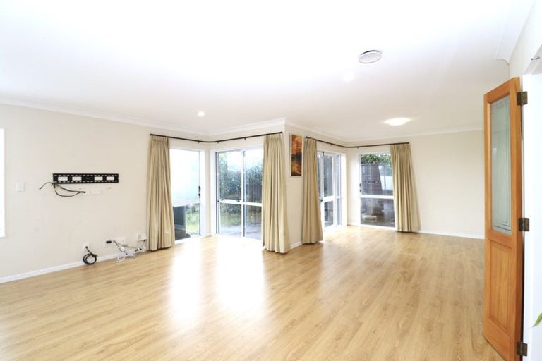 Photo of property in 50b Whitford Road, Botany Downs, Auckland, 2014