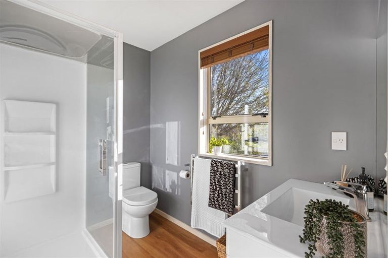 Photo of property in 15 Dinglebay Place, Casebrook, Christchurch, 8051