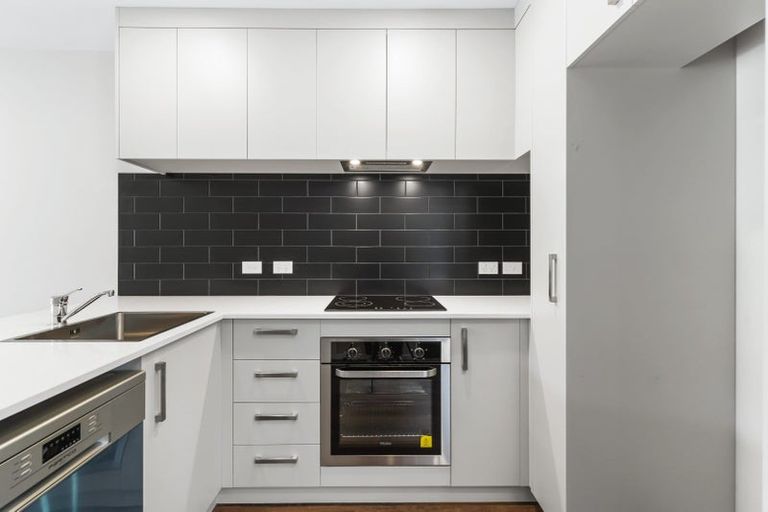 Photo of property in 46 Tokai Place, Glen Eden, 0602