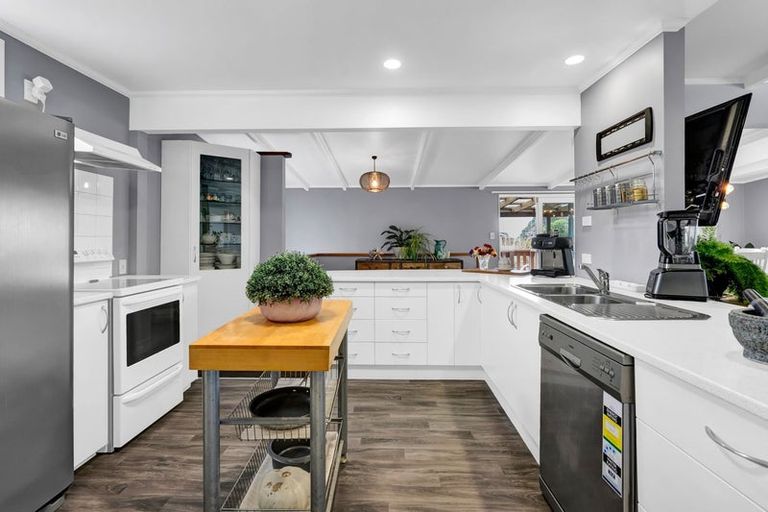 Photo of property in 49 Ngakoti Street, Urenui, 4375