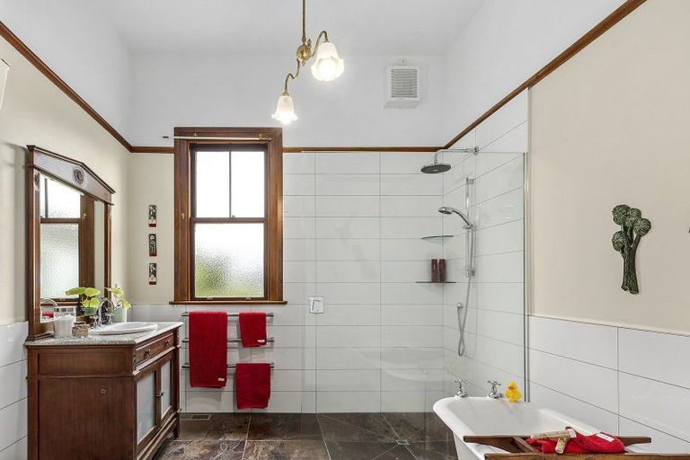 Photo of property in 11 Trelissick Crescent, Ngaio, Wellington, 6035