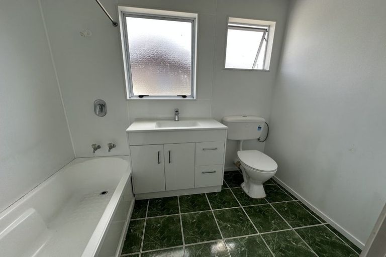 Photo of property in 4b John Walker Drive, Manurewa, Auckland, 2102