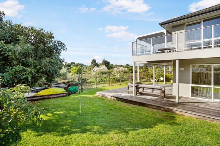 Photo of property in 100 Estuary View, Whangamata, 3620