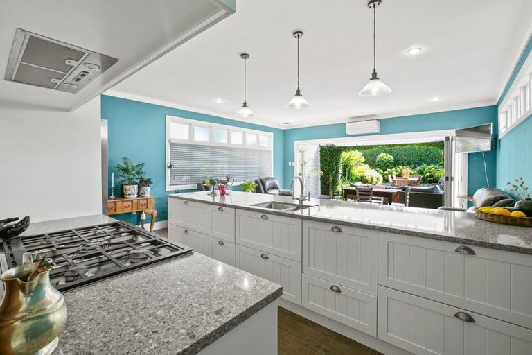 Photo of property in 76 Barrett Street, Westown, New Plymouth, 4310