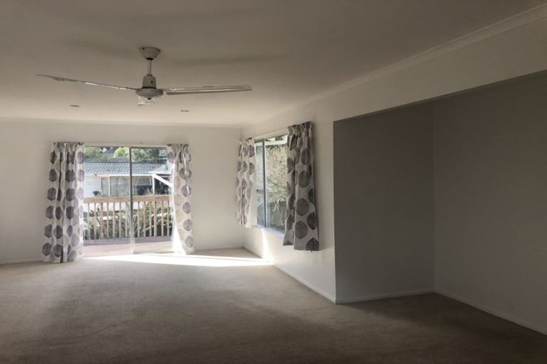 Photo of property in 19 St Catherine Crescent, West Harbour, Auckland, 0618