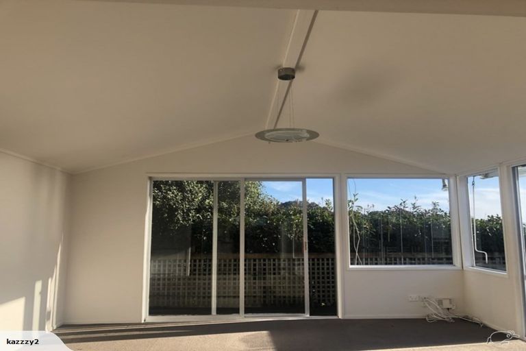 Photo of property in 2 Elgin Place, Red Beach, 0932