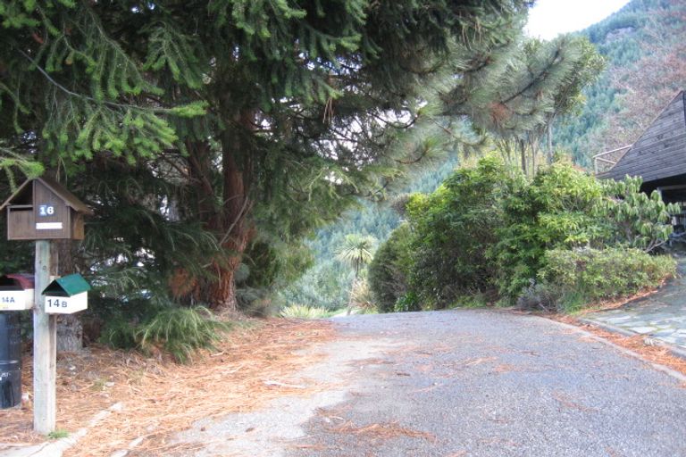 Photo of property in 14b Wye Place, Fernhill, Queenstown, 9300