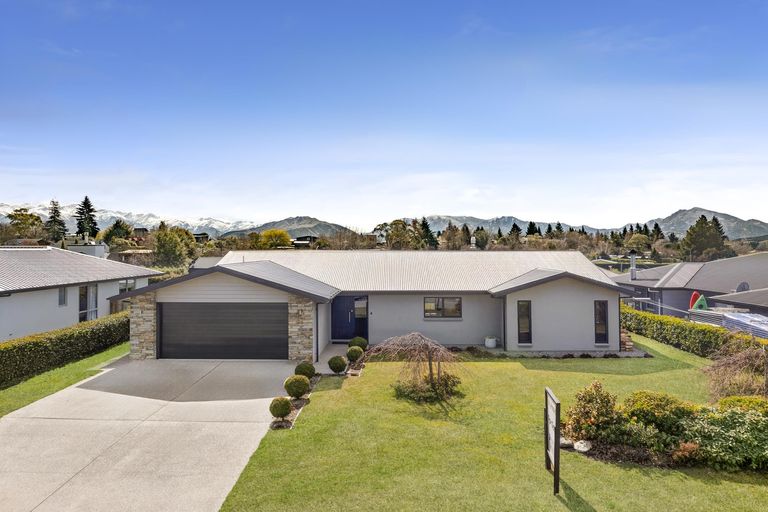 Photo of property in 4 Daniels Terrace, Wanaka, 9305