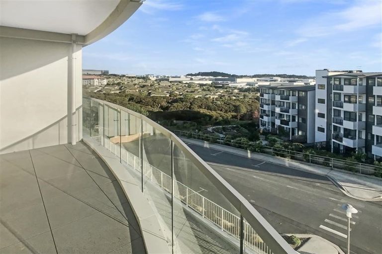 Photo of property in Apollo Apartments, 201/46 Rosedale Road, Rosedale, Auckland, 0632