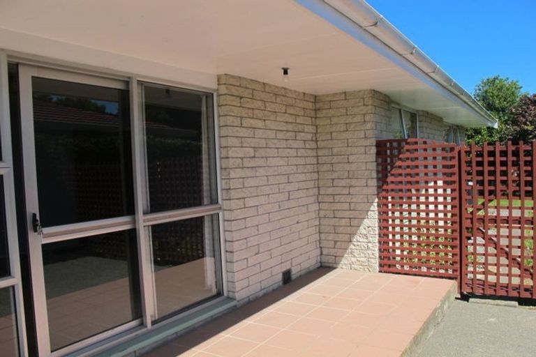 Photo of property in 2/44 Prestons Road, Redwood, Christchurch, 8051