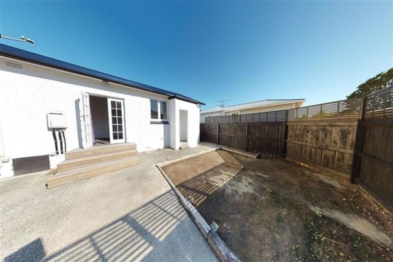 Photo of property in 100 Randwick Road, Moera, Lower Hutt, 5010