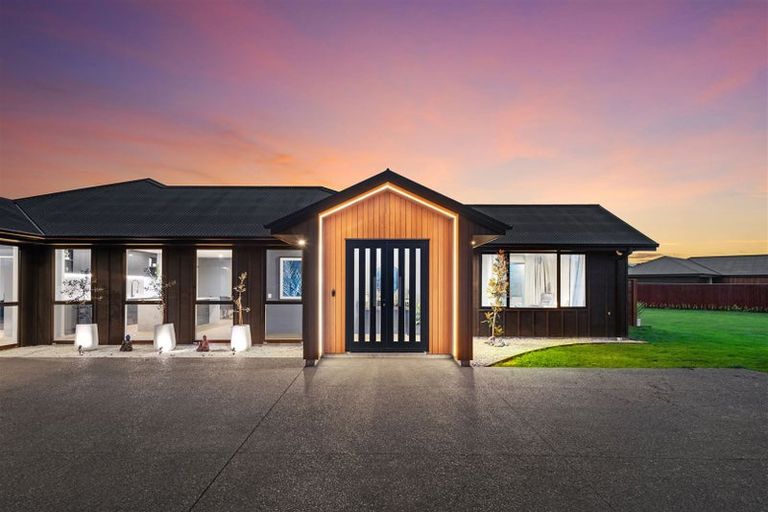 Photo of property in 8 Crawford Close, Amberley, 7410