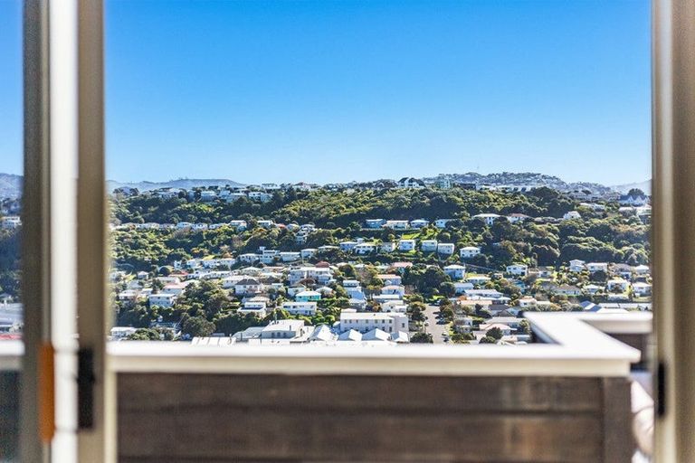 Photo of property in 81 Nevay Road, Miramar, Wellington, 6022