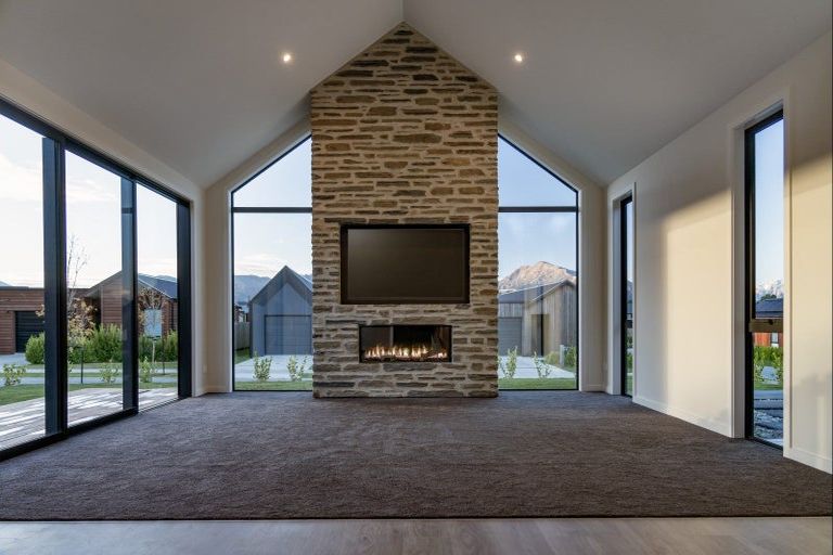 Photo of property in 35 Obelisk Street, Wanaka, 9305