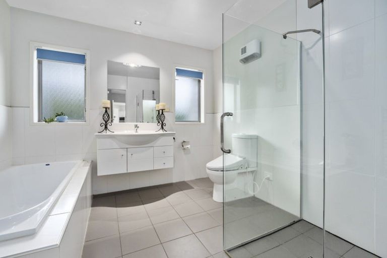 Photo of property in 10 Waiora Place, Pyes Pa, Tauranga, 3112