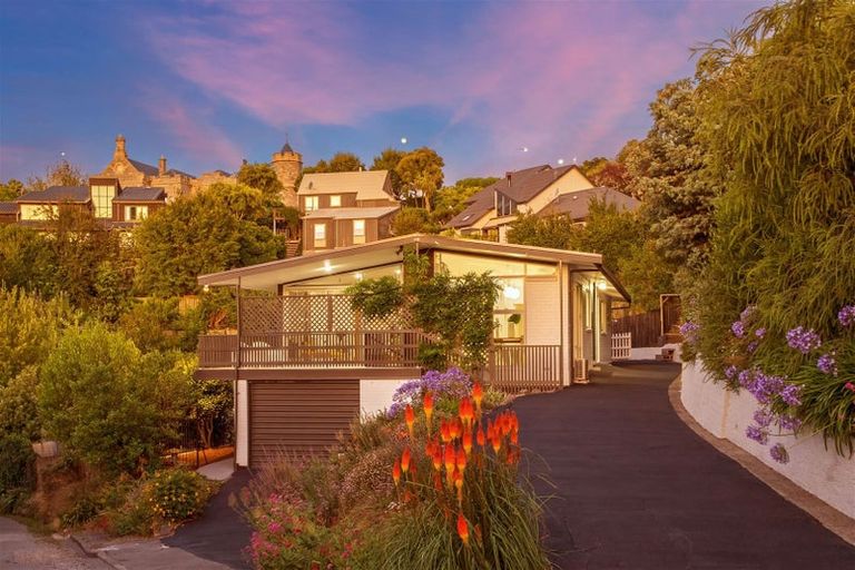 Photo of property in 8 Pentre Terrace, Cashmere, Christchurch, 8022