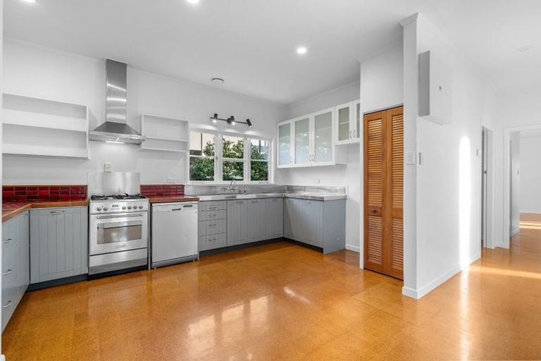 Photo of property in 33 Dalethorpe Avenue, Fairfield, Hamilton, 3214