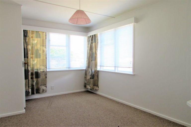 Photo of property in 102 Moorefield Road, Johnsonville, Wellington, 6037