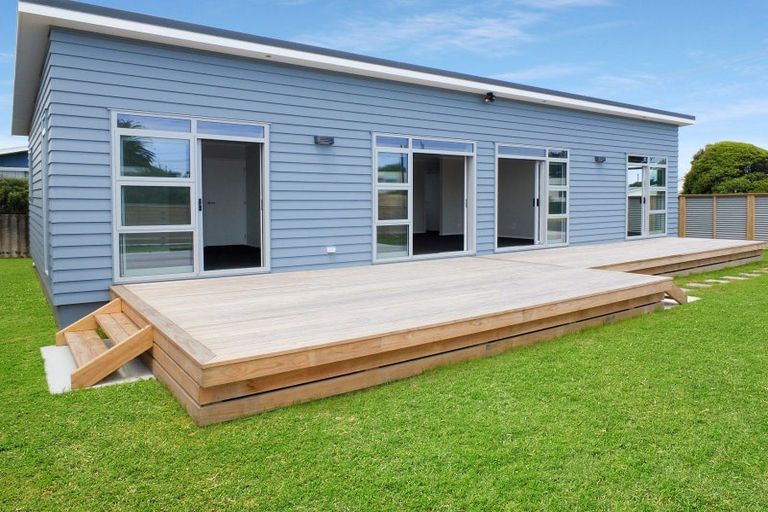 Photo of property in 29 Pratt Avenue, Foxton Beach, Foxton, 4815