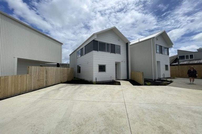 Photo of property in 15b Chadwick Crescent, Mangere East, Auckland, 2024
