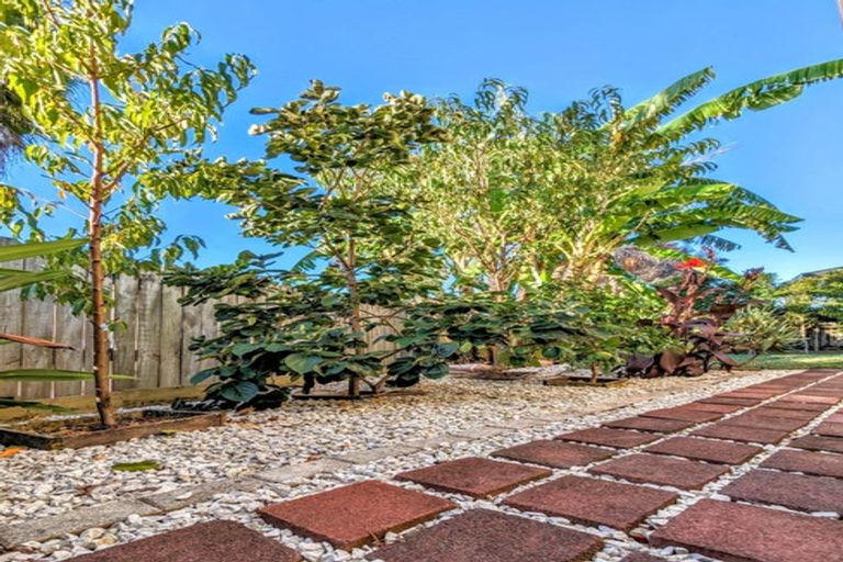 Photo of property in 32 Roy Maloney Drive, Henderson, Auckland, 0612