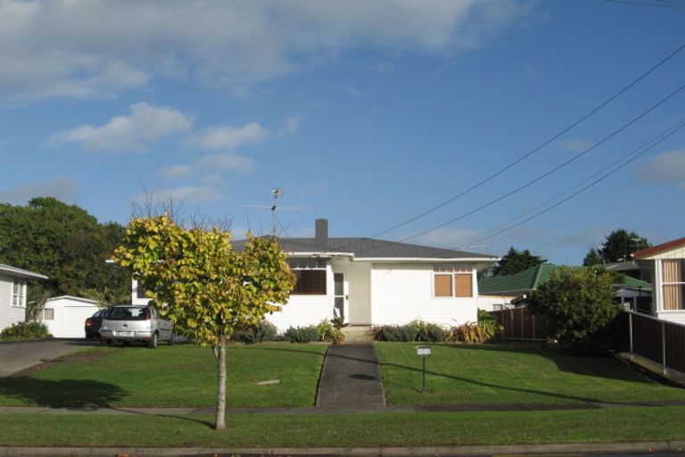 Photo of property in 35 Gossamer Drive, Pakuranga Heights, Auckland, 2010