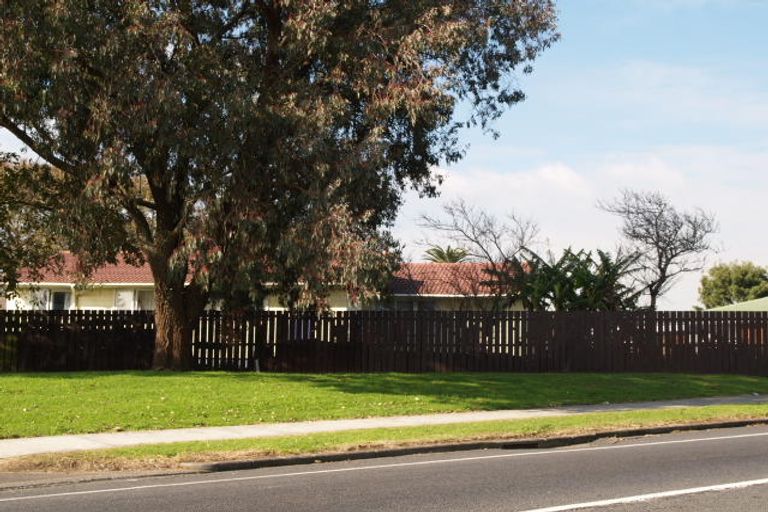 Photo of property in 76 Robertson Road, Mangere East, Auckland, 2024