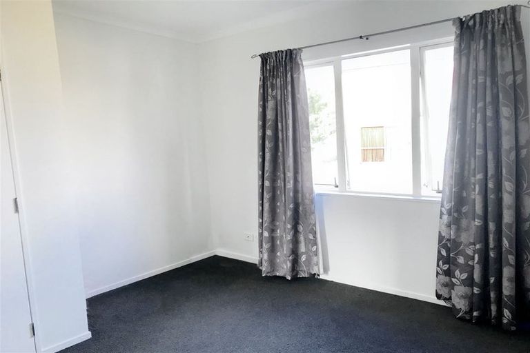 Photo of property in 4 Brashier Circle, Sunnyvale, Auckland, 0612