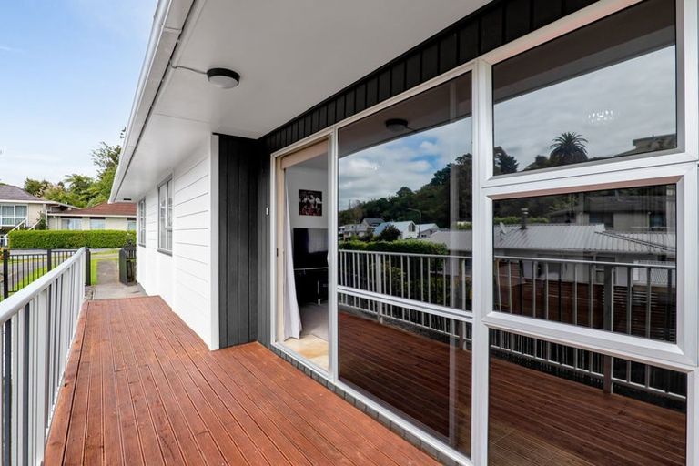 Photo of property in 5 Ambury Place, Merrilands, New Plymouth, 4312