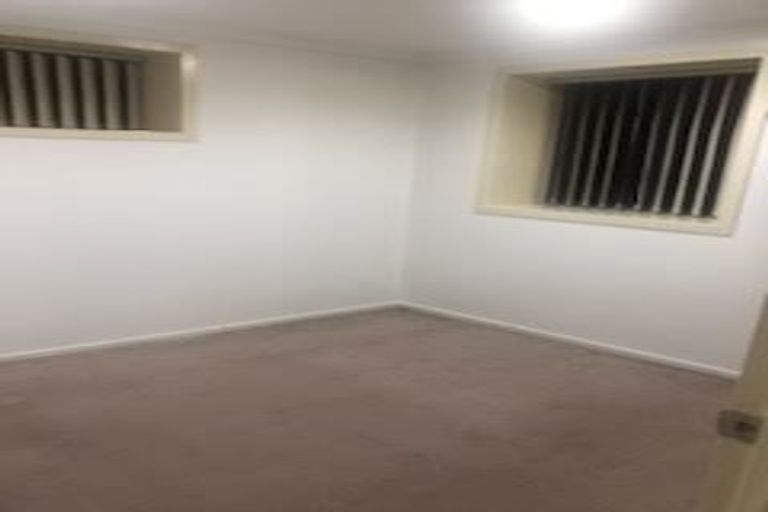 Photo of property in 10 De Havilland Drive, Goodwood Heights, Auckland, 2105