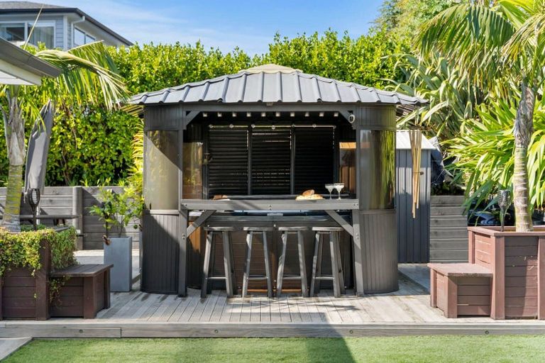 Photo of property in 13 Eastview Crescent, Stanmore Bay, Whangaparaoa, 0932