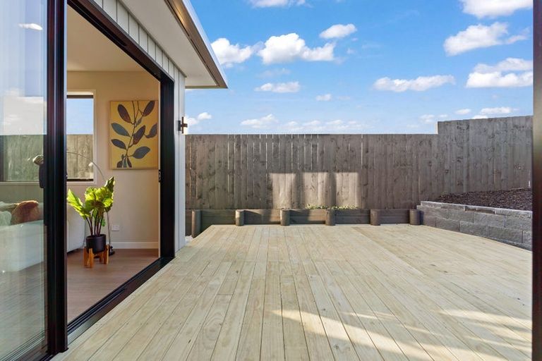 Photo of property in 98 Huanui Drive, Wainui, 0992