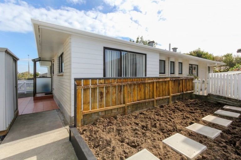 Photo of property in 4 Sandel Rise, Merrilands, New Plymouth, 4312
