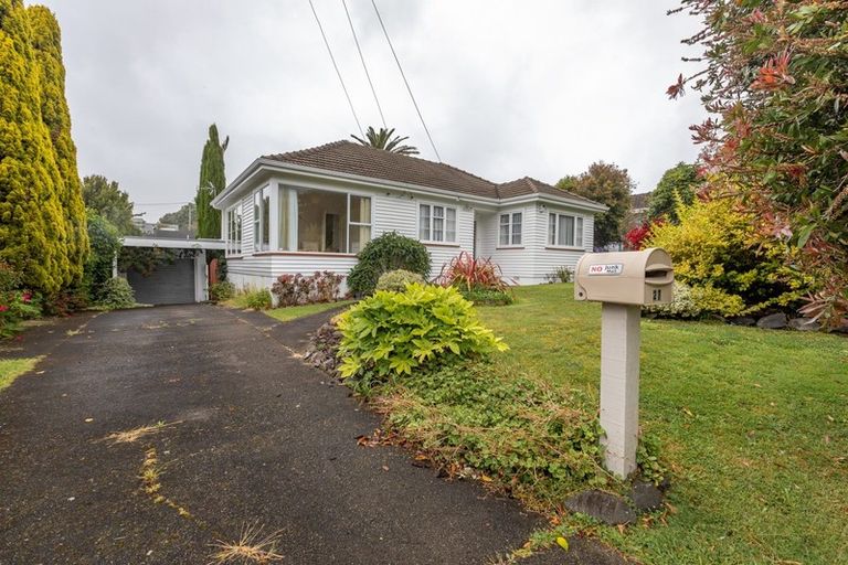 Photo of property in 27 Ngatitoa Street, Tawa, Wellington, 5028