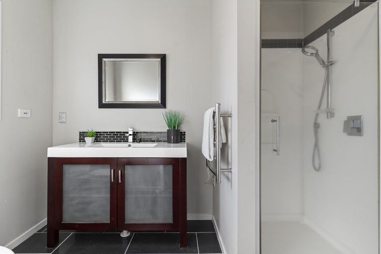 Photo of property in 11 Golf Road, New Lynn, Auckland, 0600