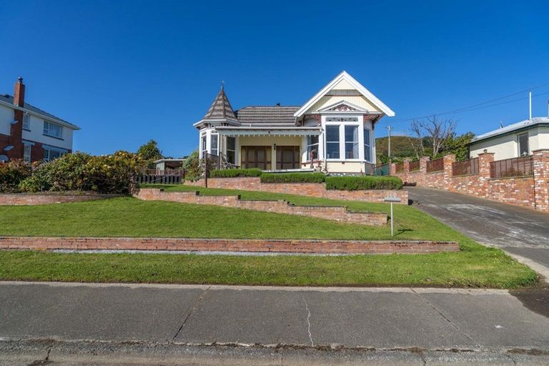 Photo of property in 160 Marine Parade, Bluff, 9814