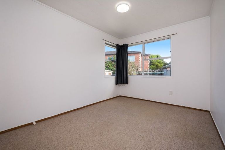 Photo of property in 52 Cockayne Crescent, Sunnynook, Auckland, 0620