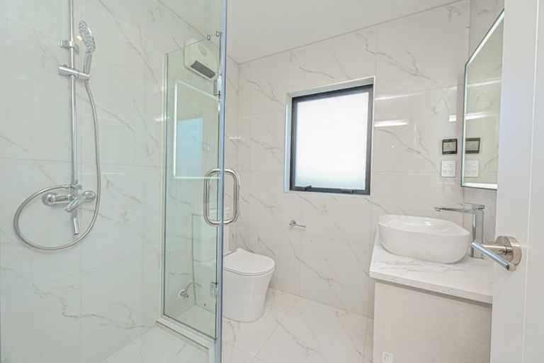 Photo of property in 2/25 Mcleod Road, Weymouth, Auckland, 2103