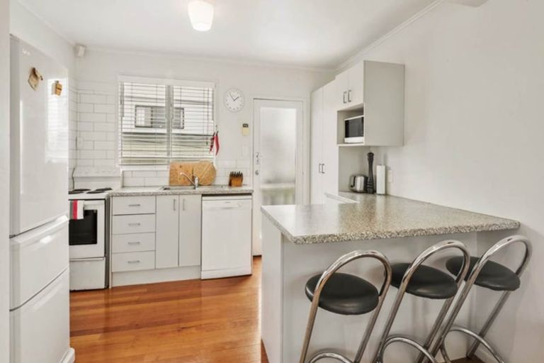 Photo of property in 1/12 Firth Road, Torbay, Auckland, 0630