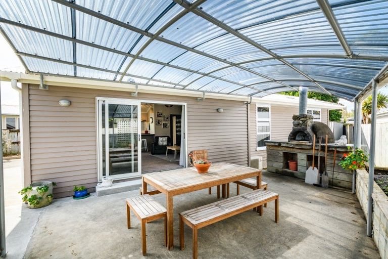 Photo of property in 17 Patea Place, Terrace End, Palmerston North, 4410