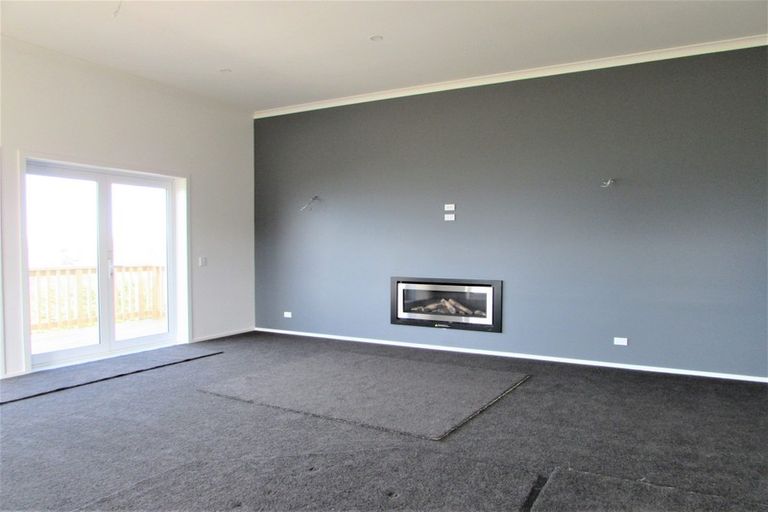 Photo of property in 14 Cessna Way, Newlands, Wellington, 6037