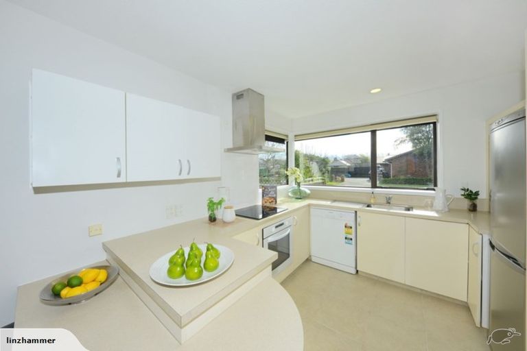 Photo of property in 2/39 Greenock Street, Redwood, Christchurch, 8051
