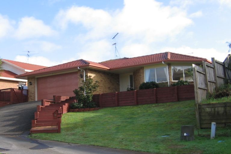 Photo of property in 18 Piper Place, Goodwood Heights, Auckland, 2105