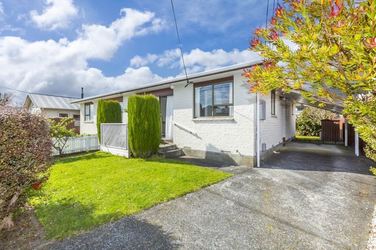 Photo of property in 2/48 Kowhai Avenue, Ebdentown, Upper Hutt, 5018