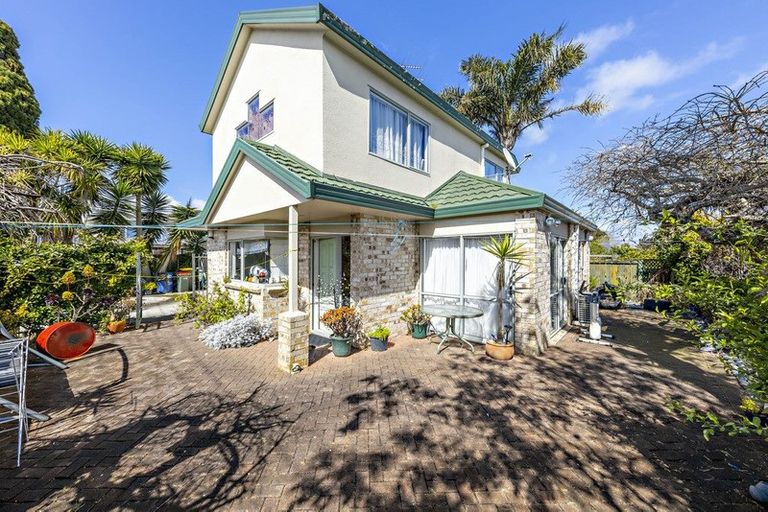 Photo of property in 2 Miles Avenue, Papatoetoe, Auckland, 2025