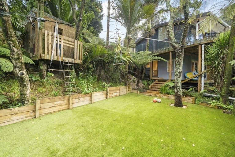 Photo of property in 93 Wood Bay Road, Titirangi, Auckland, 0604