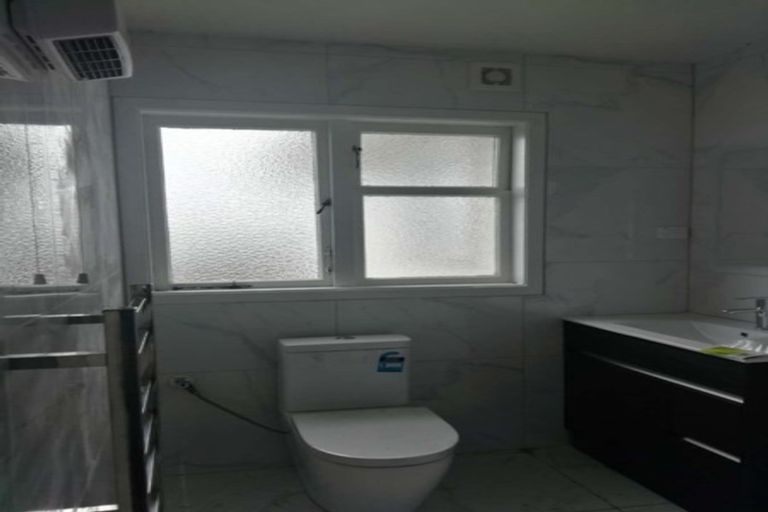 Photo of property in 1/63 Arran Road, Browns Bay, Auckland, 0630